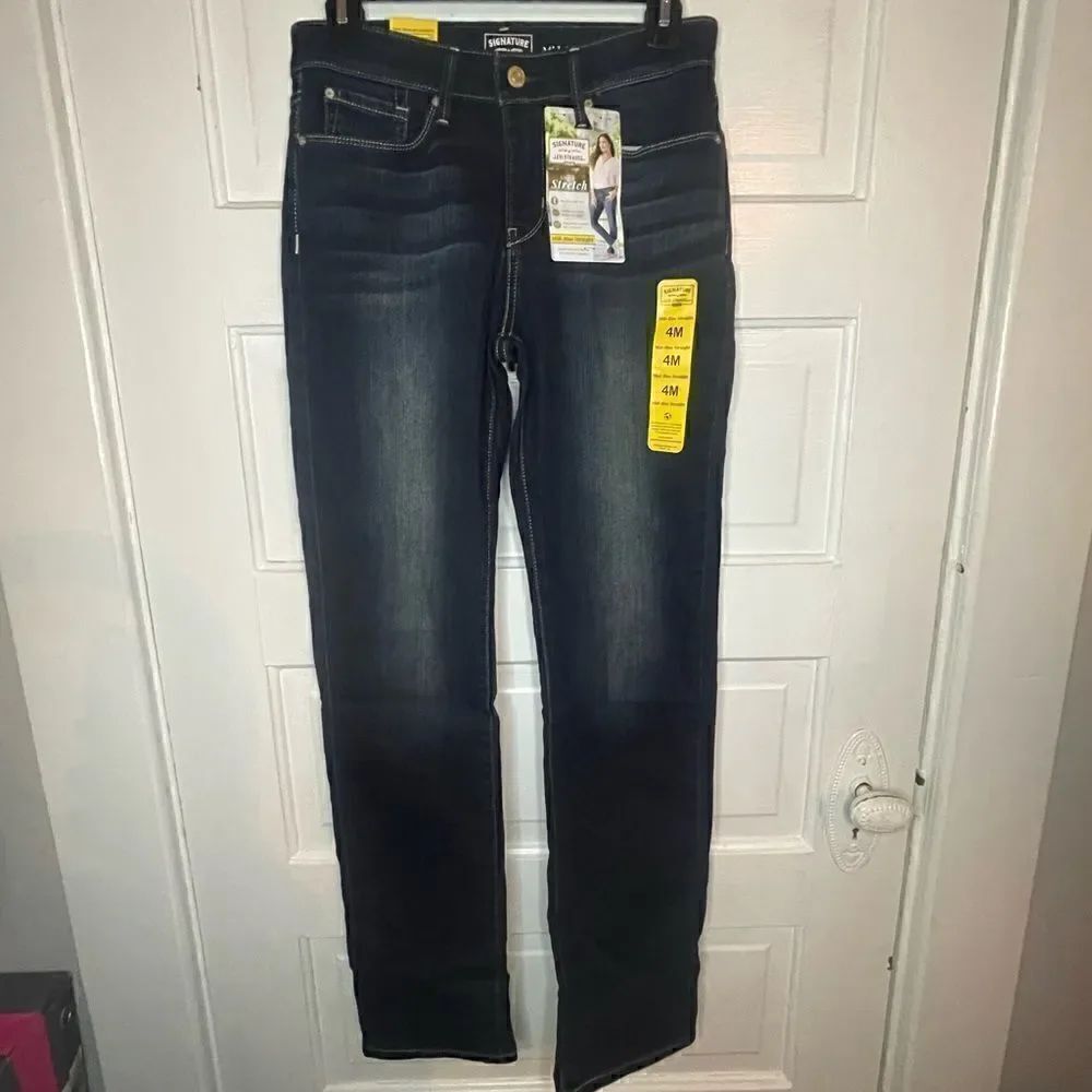 NWTs Signature Levi Strauss Mid-Rise Straight Leg